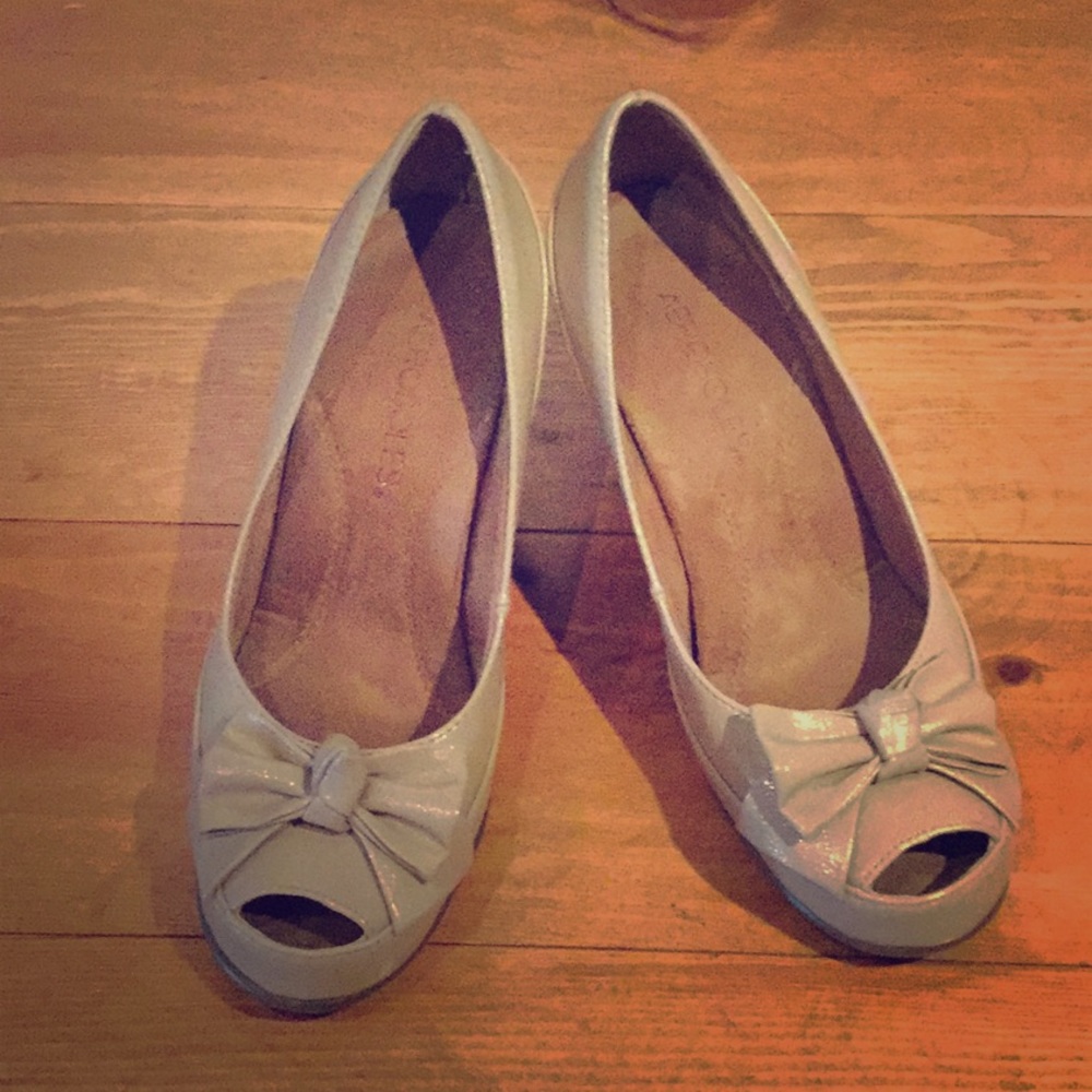 Aerosoles peep toe wedge shoes